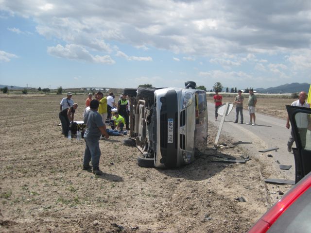 Policía Local y Protección Civil de Totana intervienen en un accidente de tráfico, Foto 1