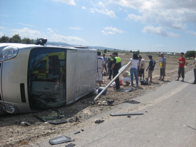 Policía Local y Protección Civil de Totana intervienen en un accidente de tráfico, Foto 3