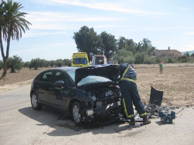 Policía Local y Protección Civil de Totana intervienen en un accidente de tráfico, Foto 4