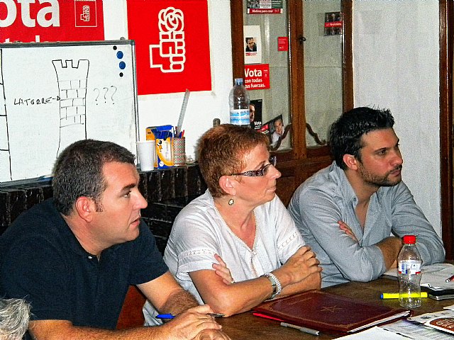  En la imagen, Begoña García, junto a Joaquín López, y el secretario general del PSRM-PSOE de alguazas, Blas Ángel Ruipérez., Foto 1