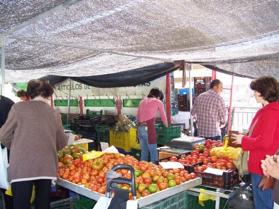La policía local de Totana establecerá un dispositivo especial para evitar los puntos de venta ilegales de fruta robada en los mercadillos - 1, Foto 1