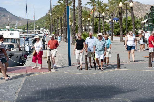 Dos cruceros llenan las calles de la ciudad de turistas extranjeros - 4, Foto 4