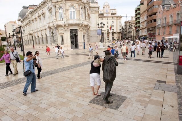 Dos cruceros llenan las calles de la ciudad de turistas extranjeros - 5, Foto 5