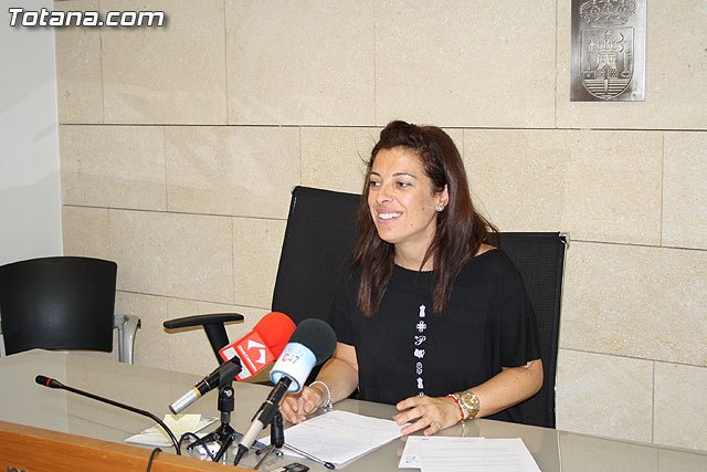Unos 3.500 niños han comenzado hoy el curso escolar de educación primaria y secundaria 2010/2011 en las aulas de los doce centros del municipio, Foto 4