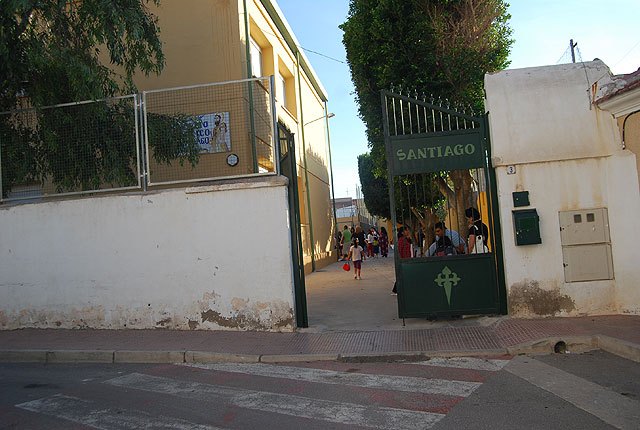 Unos 3.500 niños han comenzado hoy el curso escolar de educación primaria y secundaria 2010/2011 en las aulas de los doce centros del municipio, Foto 2