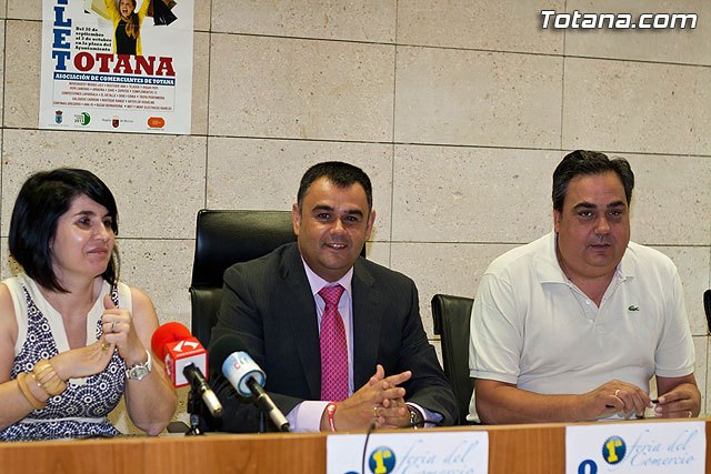 Totana celebra del 30 al 3 de octubre en la Plaza de la Constitución la Primera Feria del Comercio Outlet, Foto 1