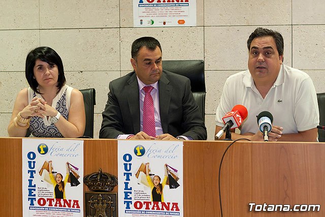 Totana held from 30 to 3 October at the Plaza of the Constitution's First Fair Trade "Outlet", Foto 3