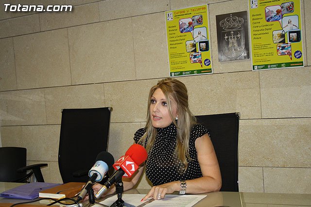 Cultura oferta un total de 8 cursos del programa de actividades de la Universidad Popular de Totana, Foto 1