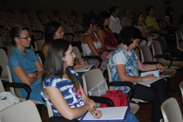 The Councillor for Education inaugurated the course "Philosophy as practical knowledge, paideia and art of thinking" of the Universidad Internacional del Mar, Foto 2