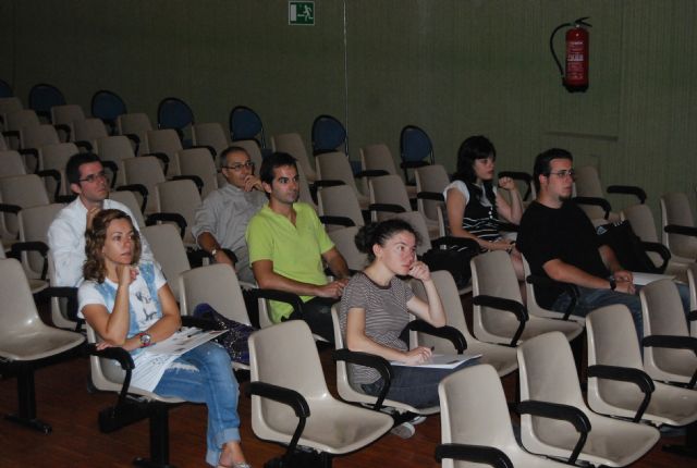 La concejal de Educación inaugura el curso La filosofía como saber práctico: paideia y arte de pensar de la Universidad Internacional del Mar, Foto 3