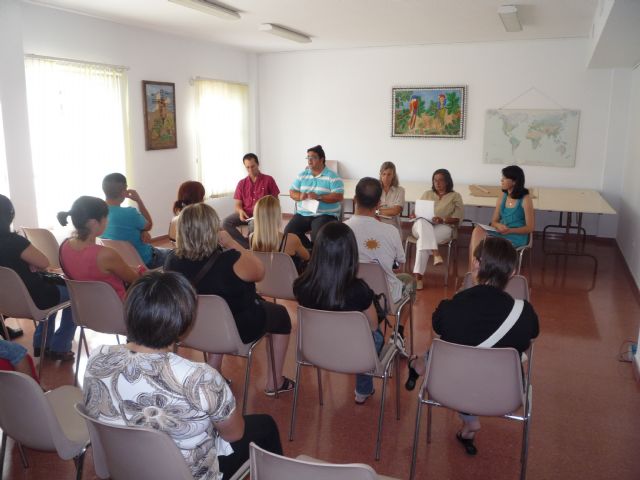 El concejal de Bienestar Social se reúne con los padres de los niños que reciben atención en el Centro de Desarrollo Infantil y Atención Primaria, Foto 1
