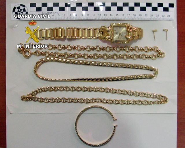 La Guardia Civil desarticula un grupo delictivo dedicado a cometer estafas en compra-ventas de oro - 2, Foto 2
