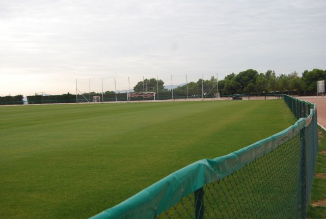 El ex alcalde, Antonio Pérez Férez, realizará el saque de honor del partido inaugural del campo de césped natural del 6 de Diciembre, Foto 3