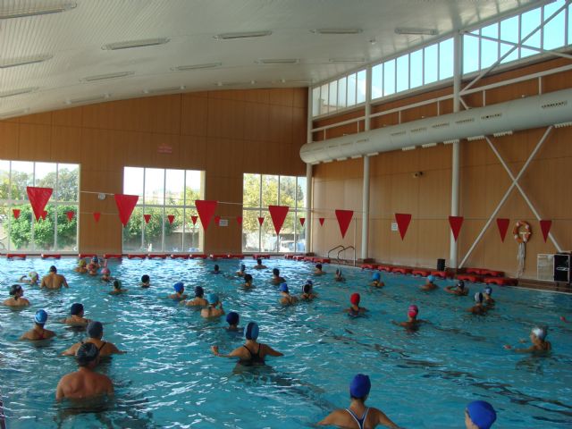 45 personas se echan a las piscinas del Complejo Deportivo Europa para disfrutar con la jornada popular de Aquaeróbic - 1, Foto 1