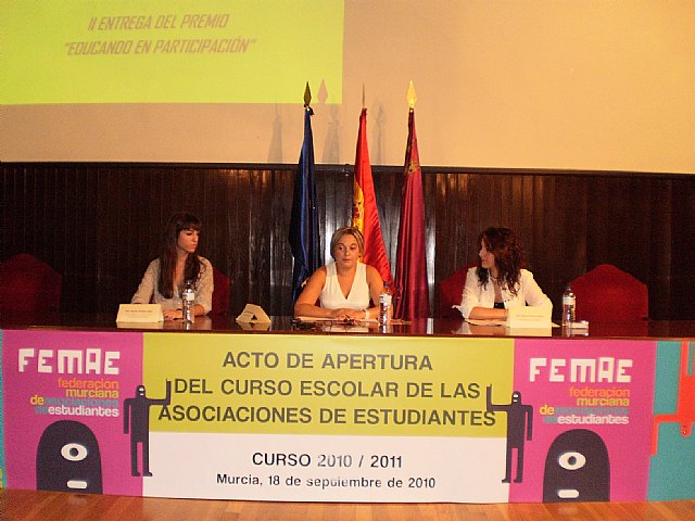 La directora general de Juventud anima a los estudiantes a participar en el tejido asociativo de la Región - 1, Foto 1