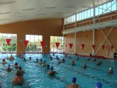 45 personas se echan a las piscinas del Complejo Deportivo Europa para disfrutar con la jornada popular de Aquaeróbic