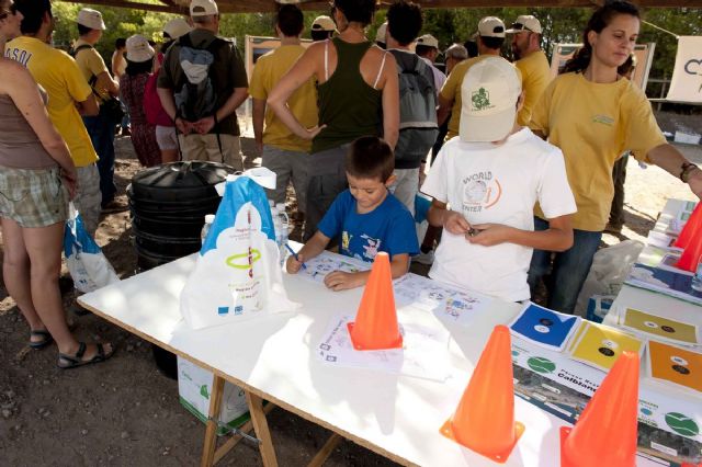 Voluntarios de toda la región pusieron en marcha la campaña A limpiar El Mundo en Calblanque - 2, Foto 2