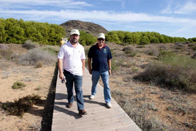 Voluntarios de toda la región pusieron en marcha la campaña A limpiar El Mundo en Calblanque - 3, Foto 3