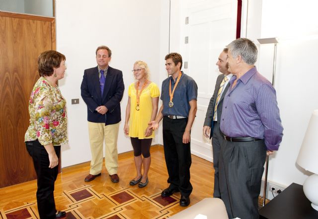 La alcaldesa felicita a los campeones del mundo de Acuatlón - 1, Foto 1