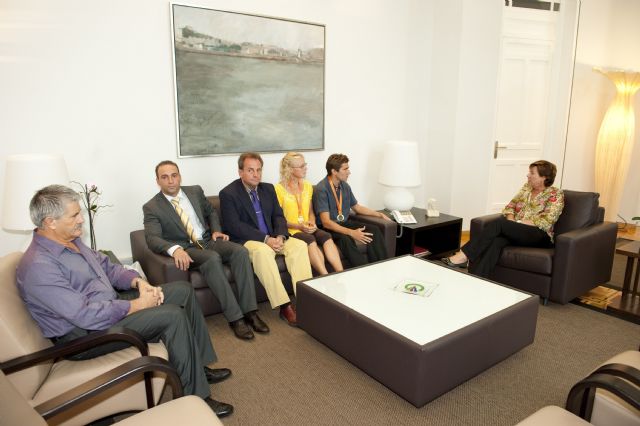 La alcaldesa felicita a los campeones del mundo de Acuatlón - 3, Foto 3