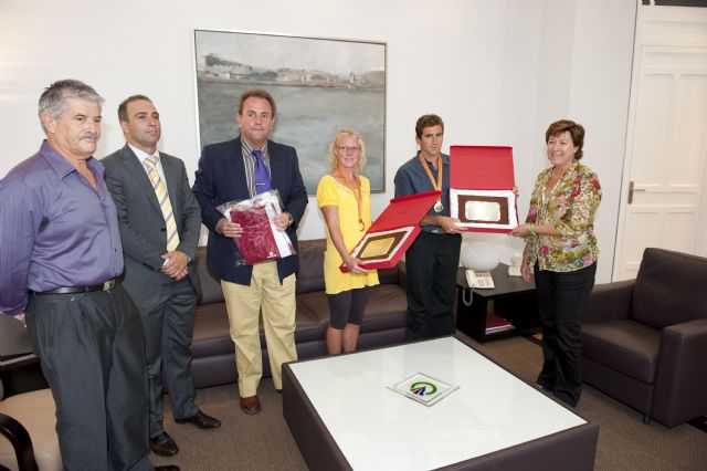 La alcaldesa felicita a los campeones del mundo de Acuatlón - 4, Foto 4