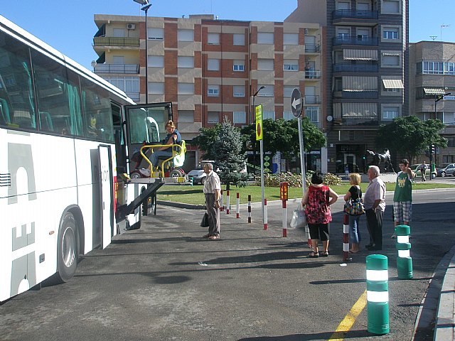 Socios y colaboradores de la asociación MIFITO disfrutaron de una jornada festiva en la feria de Albacete, Foto 2