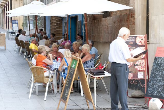 Las calles de la ciudad se llenan de turistas extranjeros con la llegada del Oceana - 2, Foto 2