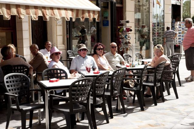 Las calles de la ciudad se llenan de turistas extranjeros con la llegada del Oceana - 3, Foto 3