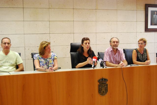 La concejal de Educación recibe a los alumnos del IES Juan de la Cierva y a los del IES Juan de Herreera de El Escorial (Madrid), Foto 2