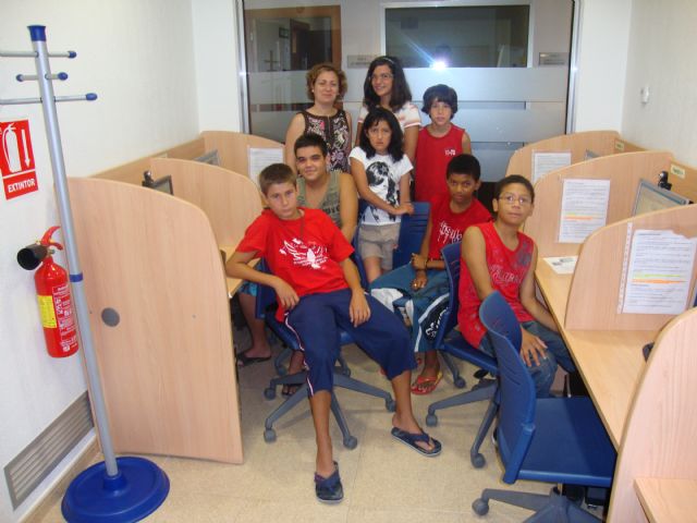 Students take training project and revitalization of local computer rooms with 13 courses, Foto 1