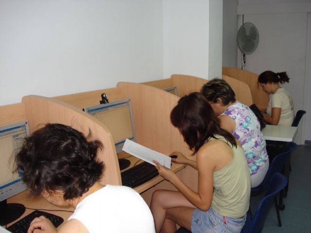 Students take training project and revitalization of local computer rooms with 13 courses, Foto 4