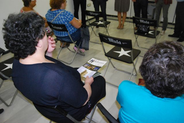 Autoridades municipales acuden a la inauguración de la exposición itinerante fotoespuña 2009, Foto 3