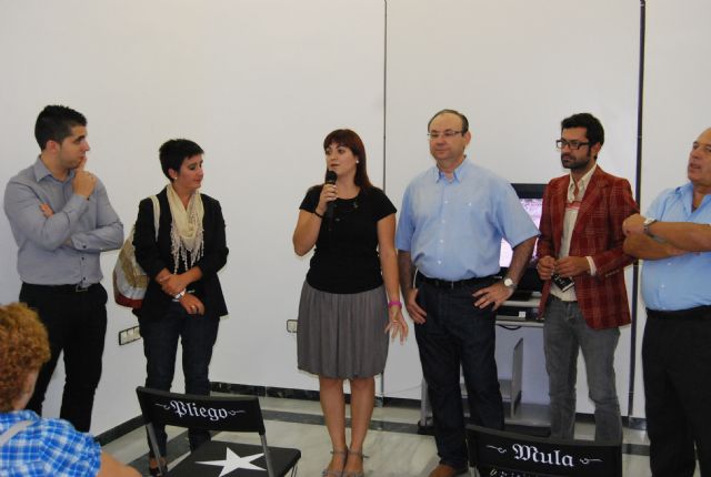 Autoridades municipales acuden a la inauguración de la exposición itinerante fotoespuña 2009, Foto 4