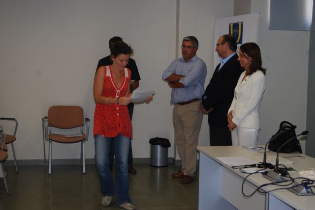 La directora de la Universidad del Mar y el alcalde clausuran el curso de Medio Ambiente, Foto 3