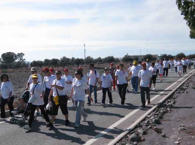 Más de 200 lumbrerenses se solidarizan con los enfermos de Alzheimer en la 'I Marcha Solidaria' de la Asociación Lumbrerense ALDEA - 2, Foto 2