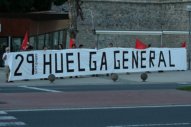 El PCE y las Juventudes Comunistas desplegarán esta tarde una gran pancarta en apoyo a los trabajadores - 1, Foto 1