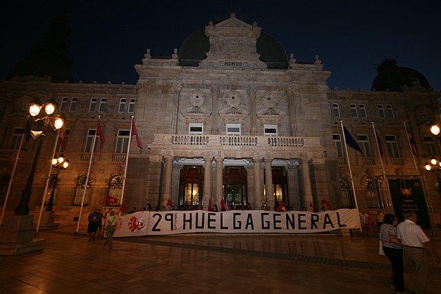 El PCE y las Juventudes Comunistas desplegarán esta tarde una gran pancarta en apoyo a los trabajadores - 4, Foto 4