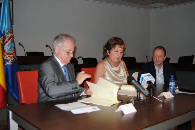 La firma del convenio entre Ayuntamiento e Invifas inicia el proceso para la enajenación de la Ciudad del Aire - 1, Foto 1