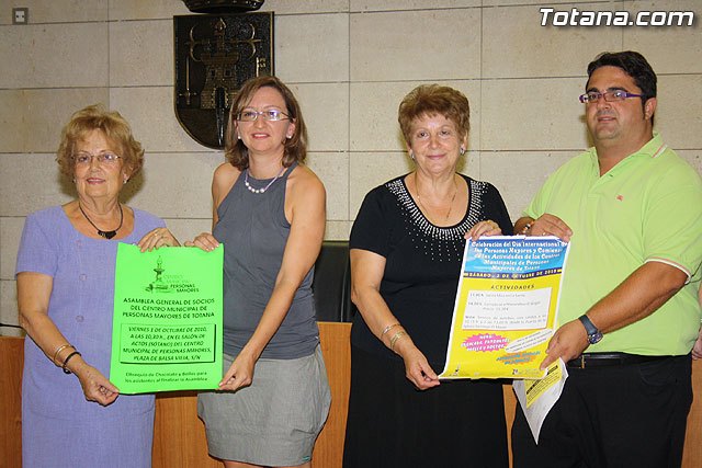 Los más de 2.000 usuarios del Centro de Personas Mayores arrancan el curso 2010/2011, Foto 2