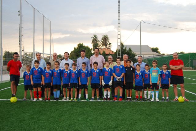 Los aficionados ya cuentan con un nuevo campo de ftbol 7 de csped, Foto 1