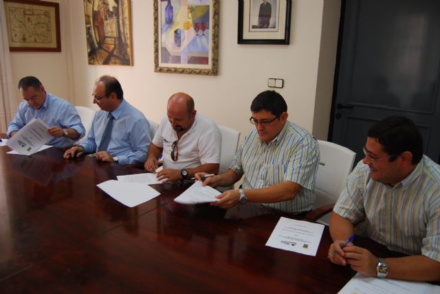 Las tres partes implicadas en el Parque Industrial de Alhama firman un acuerdo con el firme propósito de ayudar a los empresarios, Foto 1