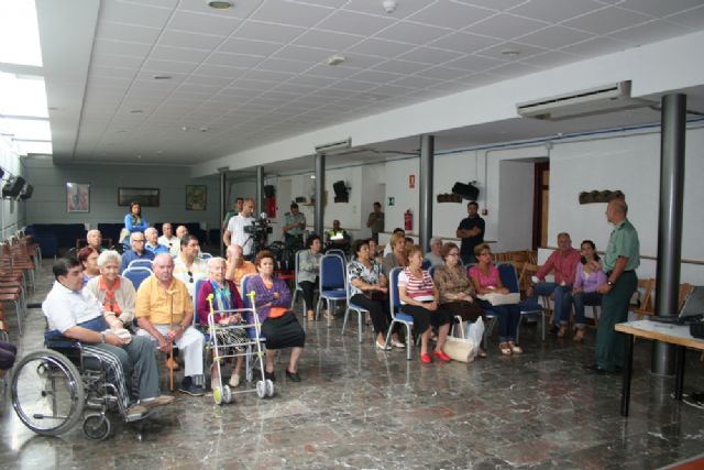 Los mayores de Cehegín aprenden técnicas de seguridad personal - 1, Foto 1