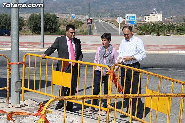 Entran en su recta final las obras de soterramiento de la línea de media tensión en el Polígono, Foto 1
