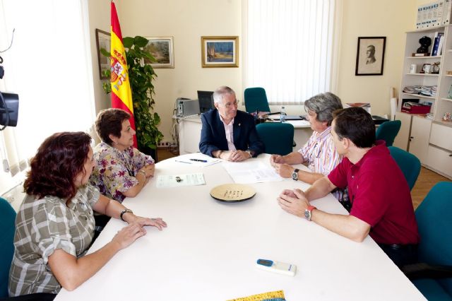 Servicios Sociales entrega 151.000 euros a la Huertecica - 1, Foto 1