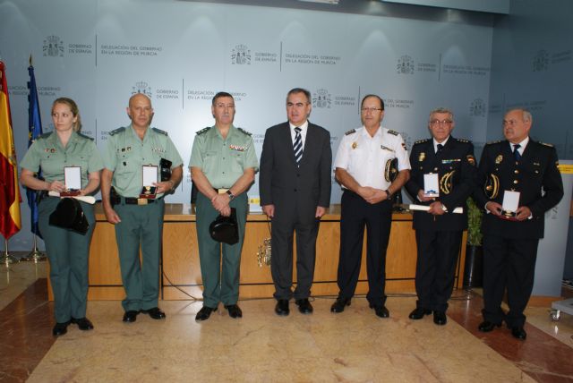 Condecoraciones a  miembros del Cuerpo Nacional de Policía y la Guardia Civil - 1, Foto 1