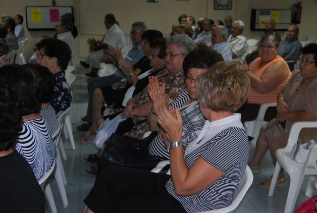 Las personas mayores de Totana celebran hoy su Día Internacional con una Asamblea General de los socios del Centro Municipal y una chocolatada - 1, Foto 1