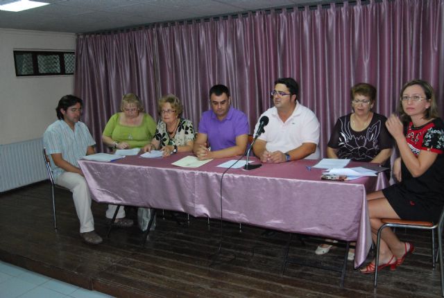 Las personas mayores de Totana celebran hoy su Día Internacional con una Asamblea General de los socios del Centro Municipal y una chocolatada, Foto 4