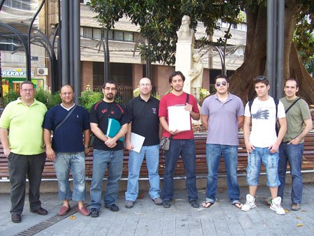 ntegrantes de AFARMU tras la firma del Acta Fundacional y Estatutos de la nueva Federación Regional, Foto 1