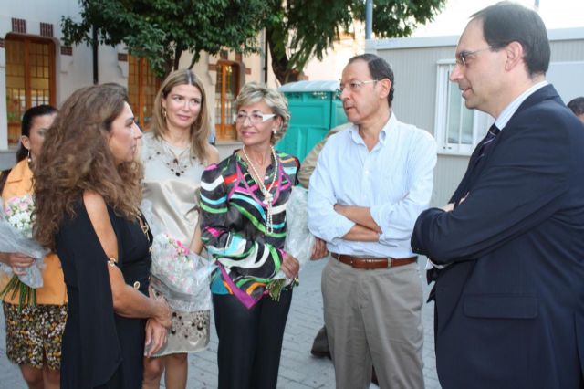 Cerca de 4.500 personas de los 76 centros de mayores abarrotan el Cuartel de Artillería para escuchar las canciones de Lolita - 4, Foto 4