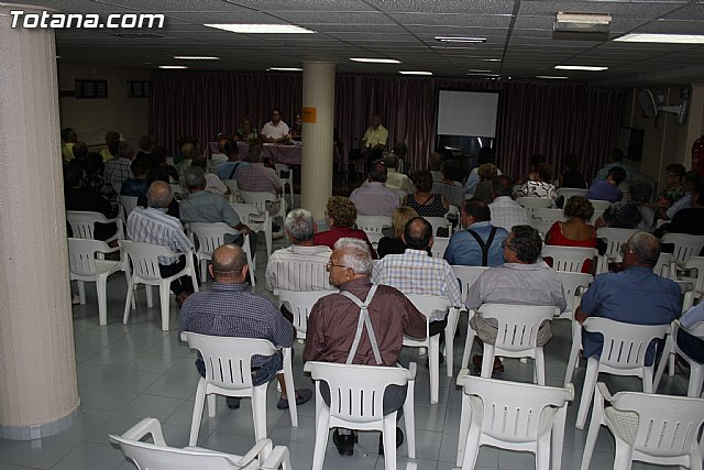Las personas mayores de Totana celebran hoy su Da Internacional con una Asamblea General de los socios del Centro Municipal y una chocolatada - 1
